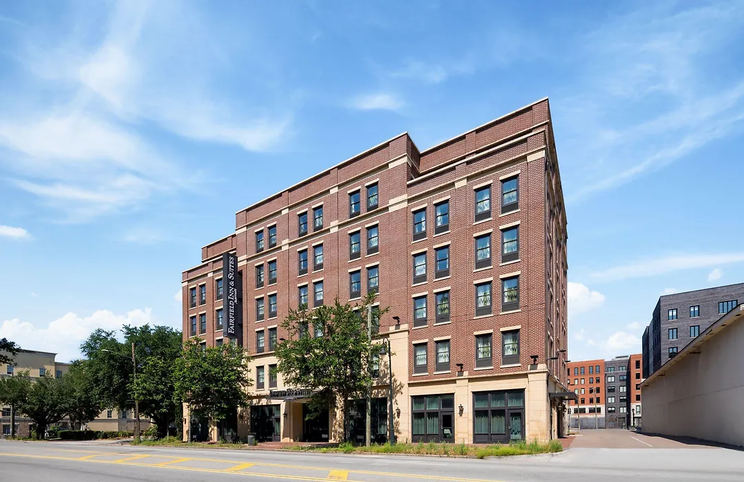 Fairfield Inn & Suites By Marriott Savannah Downtown Historic District-1